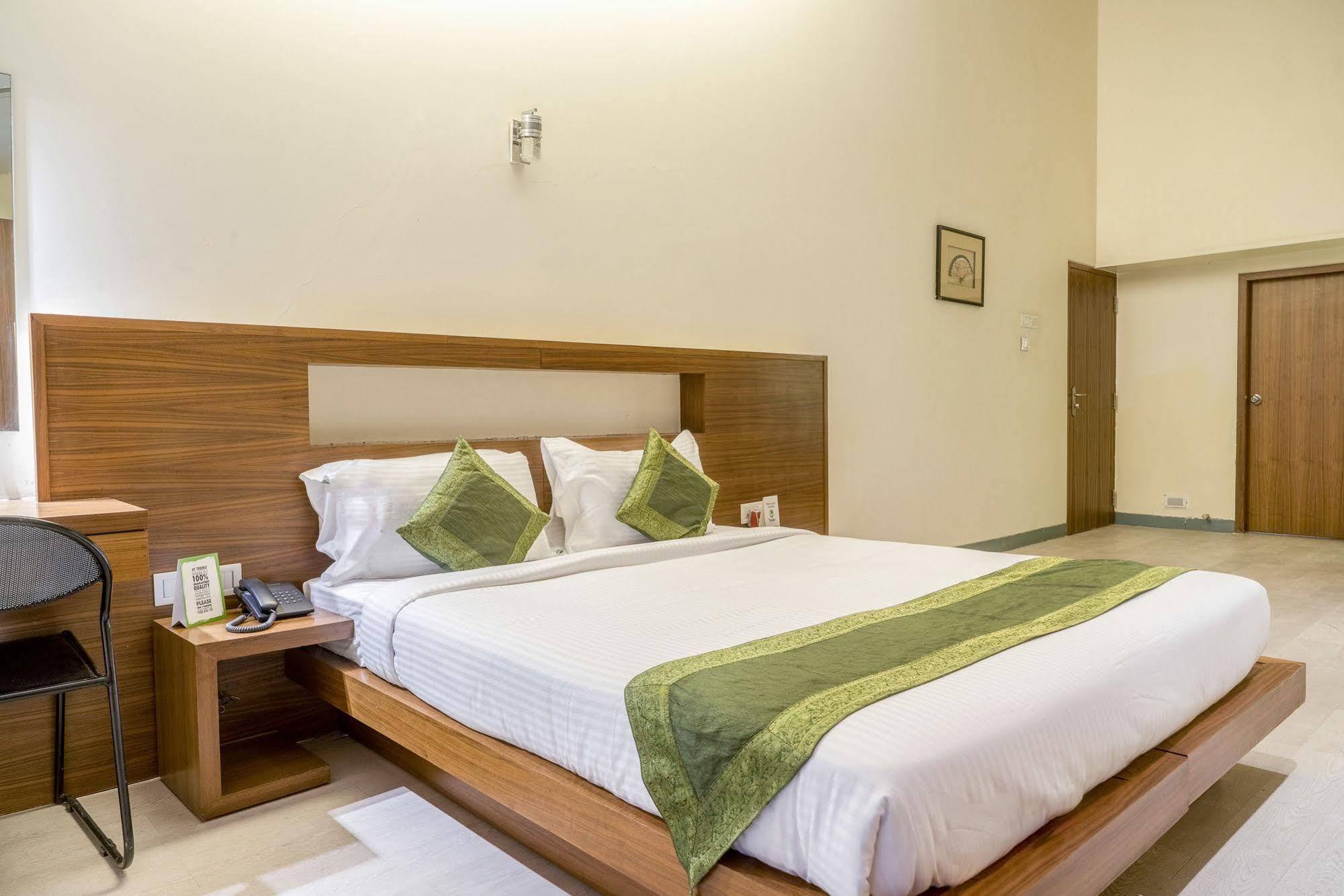 Mint Koregaon Park Next To Osho Ashram Pune Dış mekan fotoğraf